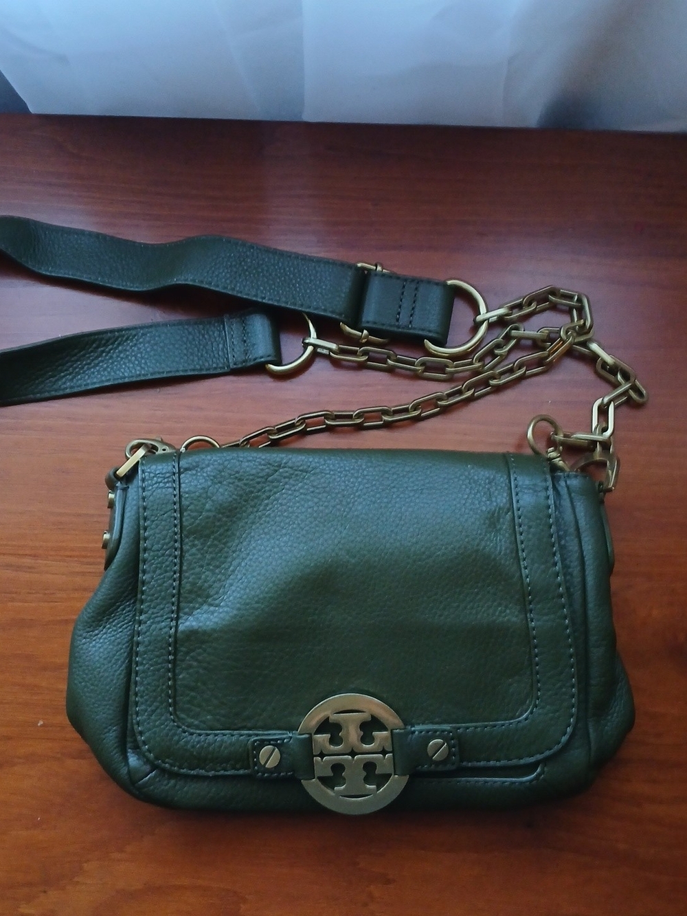 Tory Burch Amanda Leather Logo Crossbody Clutch Bag – Rare Olive Green